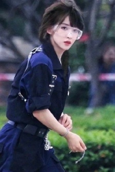 三个男人换着躁我一个电影